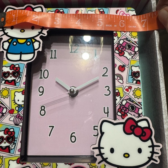 HELLO KITTY Rectangular Table Top Clock 6.5”x8” - Picture 4 of 5